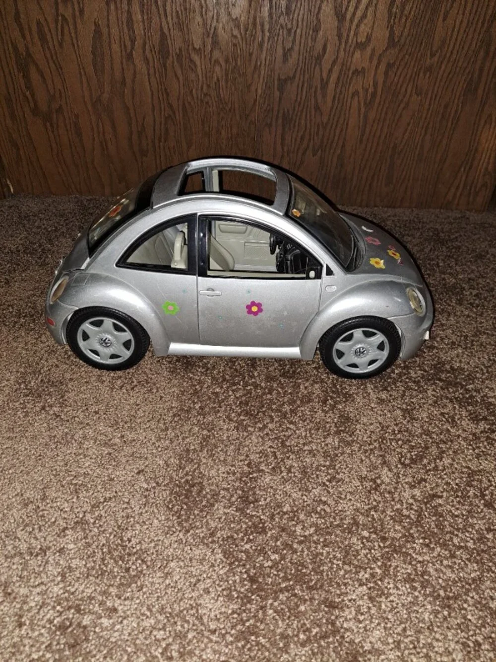 Vintage 2000 Mattel Barbie Silver Volkswagen Beetle toy car with flower decals - Picture 6 of 14